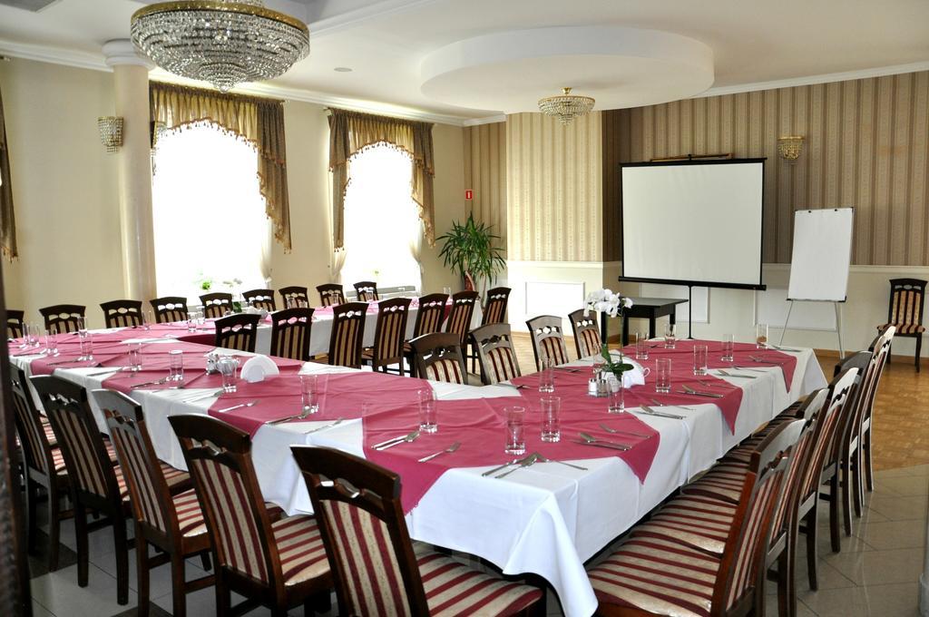 Hotel Korona Жешов Екстериор снимка