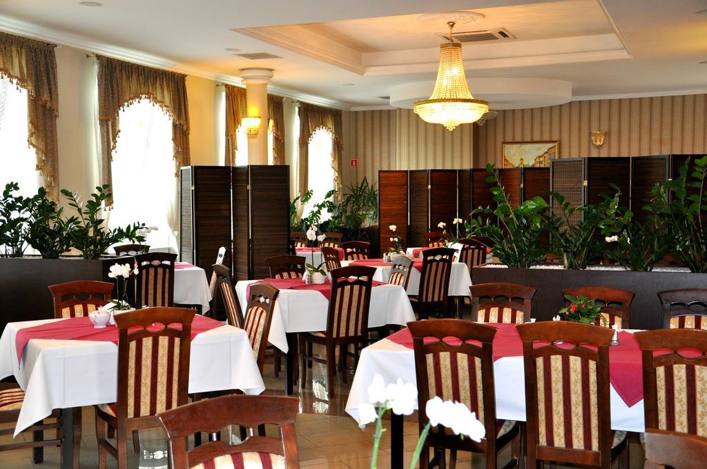 Hotel Korona Жешов Екстериор снимка