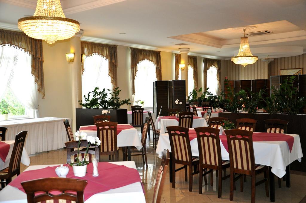 Hotel Korona Жешов Екстериор снимка