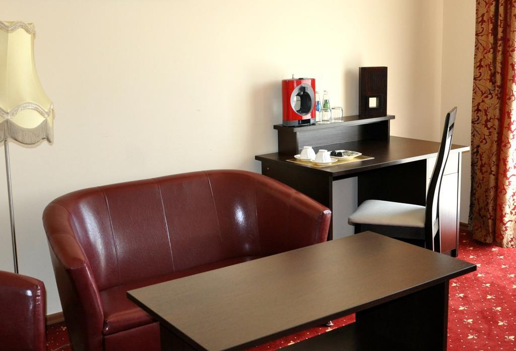 Hotel Korona Жешов Екстериор снимка