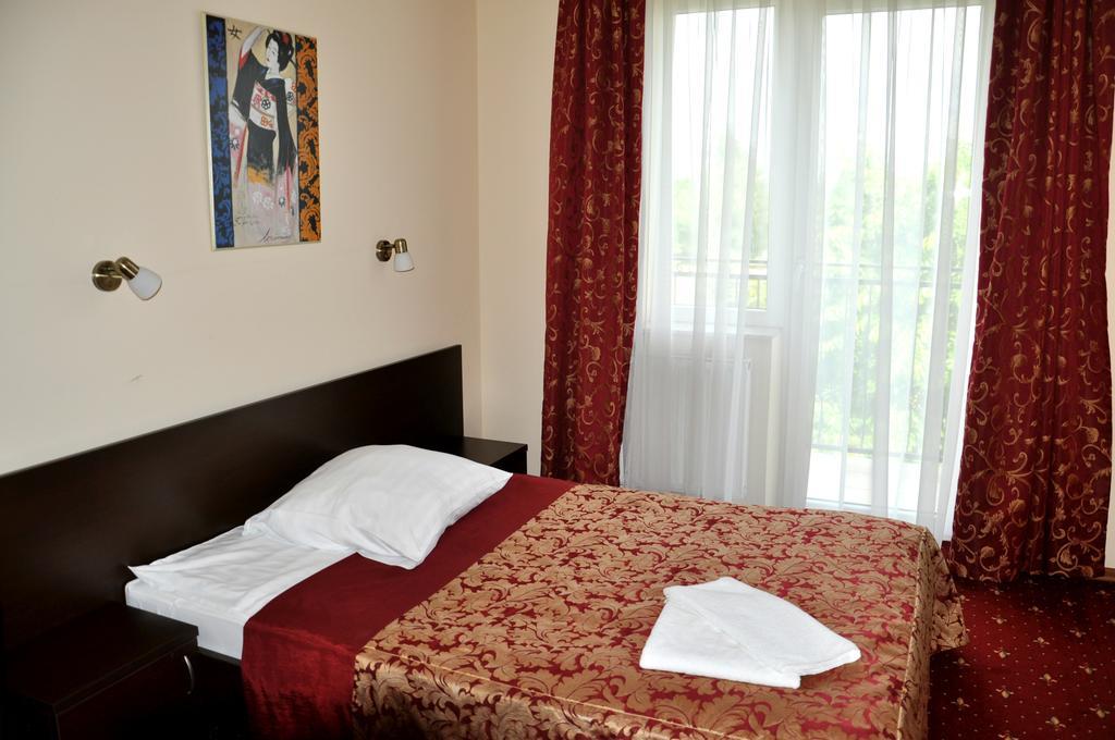 Hotel Korona Жешов Екстериор снимка