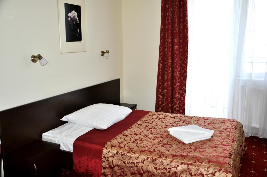 Hotel Korona Жешов Екстериор снимка