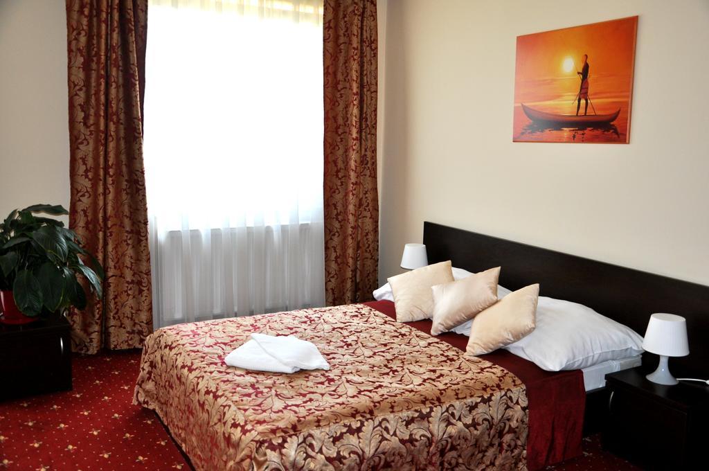 Hotel Korona Жешов Екстериор снимка