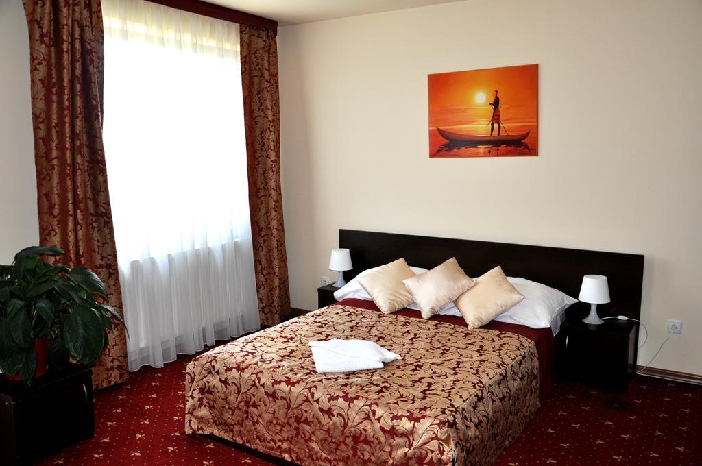 Hotel Korona Жешов Екстериор снимка