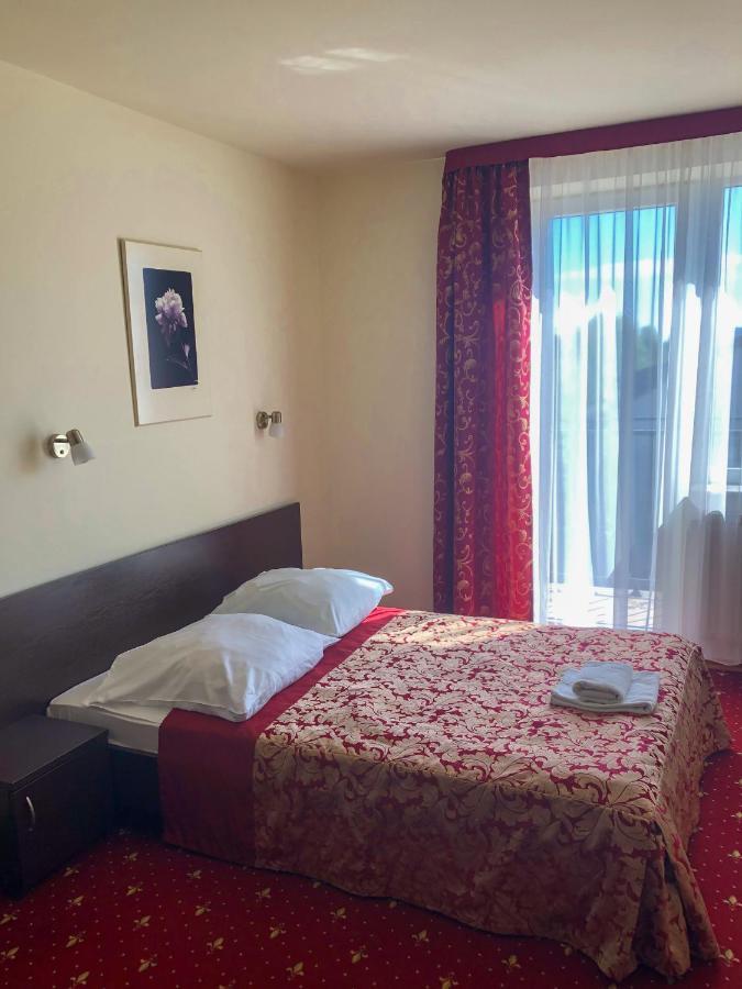 Hotel Korona Жешов Екстериор снимка